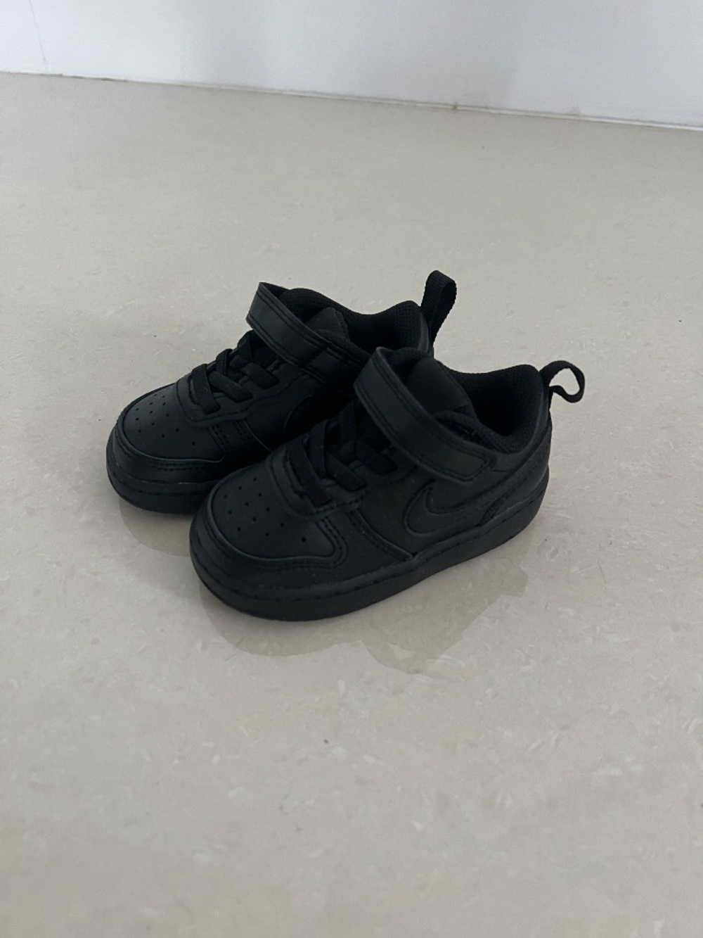 NEW Nike Kids Court Borough Low 2 Size 5c Color Black